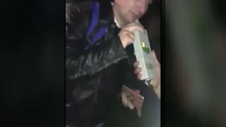 Motociclist beat implicat într-un accident în Capitală. Poliţiştii abia l-au convins să sufle în aparatul etilotest