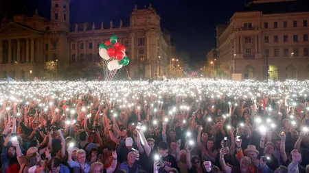 Proteste în faţa Parlamentului. Oamenii denunţă regimul autoritar al premierului