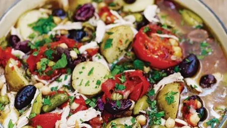 Pulpe înăbuşite cu cartofi şi măsline, reţeta lui Jamie Oliver