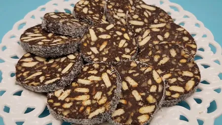 DESERTUL ZILEI: Salam de biscuiţi cu nucă şi rahat