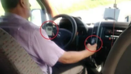 Şoferul de microbuz care conducea cu două telefoane în mâini, chemat la Poliţie
