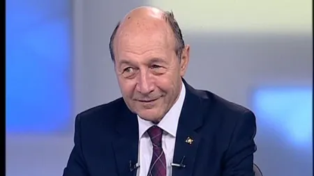 Băsescu: Iohannis se află într-o situaţie extrem de dificilă. Referendumul e singura soluţie de a nu reveni la epoca Iliescu-Năstase