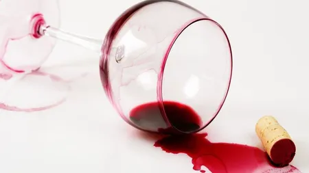 Vinul îngraşă sau nu? Află adevărul aici
