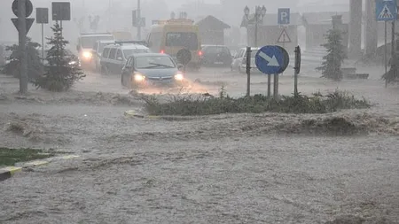 Alerte meteo pentru mai multe zone ale României. Vor fi ploi însemnate cantitativ, vijelii şi grindină