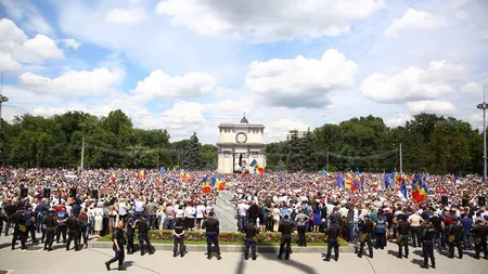 Mii de moldoveni protestează la Chişinău împotriva deciziei de invalidare a alegerilor din capitala Moldovei