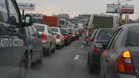 Aglomeraţie la intrările în Capitală. Pe A1 Bucureşti - Piteşti 2 coada se întinde pe aproximativ 2 km