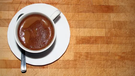 Motivele pentru care nu ar trebui să arunci zaţul de cafea
