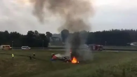 Avion prăbuşit în Olanda. Aparatul a luat foc în apropierea unei autostrăzi