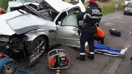 Accident grav în Arad. O persoană a murit, iar alte cinci au fost rănite