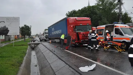 Accident cu trei TIR-uri pe DN7. Traficul rutier a fost închis