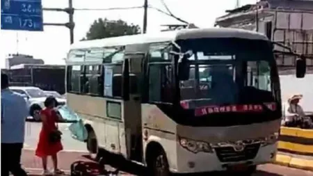 Atac sângeros în China. Un bărbat a atacat cu un cuţit cel puţin 10 persoane