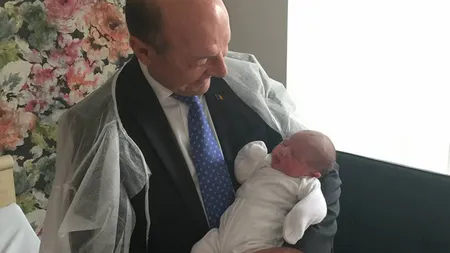 Elena Băsescu, mamă pentru a treia oară. Traian Băsescu, mândru că e din nou bunic: 