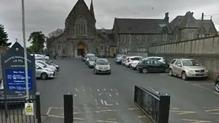 Un preot a intrat în plin cu maşina într-un grup de enoriaşi, la Dublin. Sunt mai mulţi răniţi