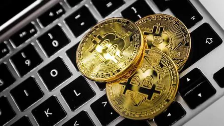 Moneda virtuală BITCOIN, în cădere liberă după ce sistemul a fost piratat