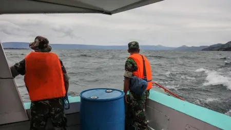 Tragedie pe apă: Zeci de persoane sunt date dispărute şi numai 18 au fost găsite în viaţă după scufundarea unui feribot