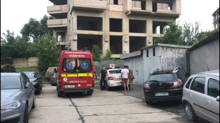 Un adolescent a murit, după ce a căzut de la etajul şapte al unui bloc aflat în construcţie