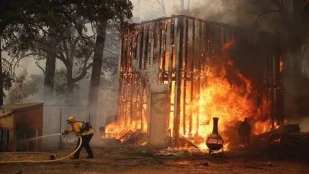 Stare de URGENŢĂ în California din cauza incendiilor