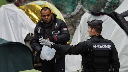 A înjunghiat oameni fiindcă dorea să fie împuşcată de poliţie. Cazul incredibil al femeii care a atacat cu un cutter în Franţa