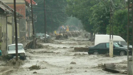 Cod portocaliu de inundaţii în 10 bazine hidrografice, până vineri la ora 12:00