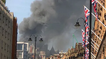Incendiu puternic în Londra. 15 maşini de pompieri şi 97 de specialişti încearcă să stingă focul VIDEO
