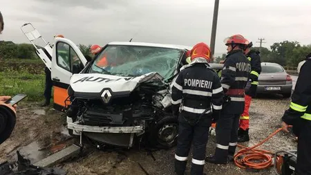 Accident grav pe şoseaua de centură din Săcele: două microbuze s-au ciocnit frontal