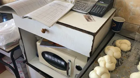Patiserie din Constanţa, care livra produse la două grădiniţe, închisă de Protecţia Consumatorilor din cauza mizeriei