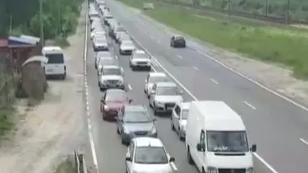 Minivacanţa de 1 Iunie. Trafic îngreunat pe DN 1, pe Valea Prahovei. Coloana de maşini se întinde pe 6 km