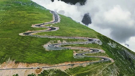 Circulaţie complet oprită pe Transfăgărăşan, între Barajul Vidraru şi tunelul spre Bâlea Lac