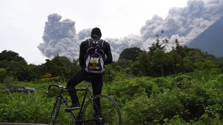 Erupţia vulcanului din Guatemala a făcut cel puţin 70 de morţi. Echipele de salvare caută supravieţuitori