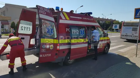 Femeie târâtă de autobuz după ce şoferul nu a observat că vrea să coboare