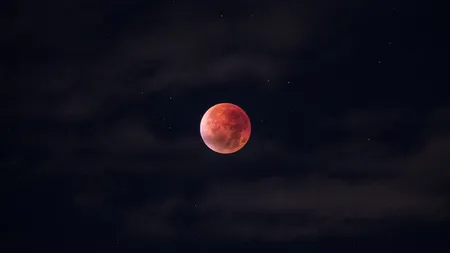 ECLIPSA TOTALĂ DE LUNĂ: Cea mai lungă eclipsă de lună din acest secol VIDEO