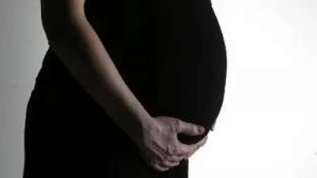 O adolescentă violată de fratele său a fost condamnată la închisoare pentru că a avortat