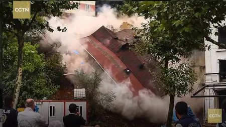 Un imobil s-a prăbuşit în centrul Istanbului, din cauza ploilor VIDEO
