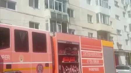 Incendiu într-un apartament din Constanţa. O femeie a fost scoasă din flăcările care i-au cuprins locuinţa