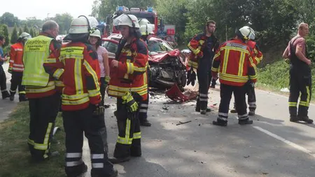 Şapte români, RĂNIŢI într-un accident rutier, în Germania. Au fost trimise elicoptere de salvare VIDEO
