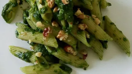 Penne cu pesto de rucola si nuci