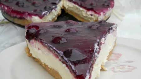 Cheesecake cu jeleu de struguri