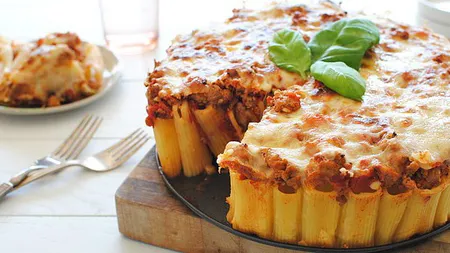 Plăcintă cu paste rigatoni