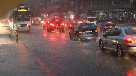 Vreme răcoroasă şi instabilă în Bucureşti până la ora 21. Vor fi ploi însemnate cantitativ, vijelii şi descărcări electrice