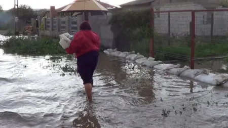 COD PORTOCALIU de ploi torenţiale pe Litoral. Peste jumătate de ţară se află sub COD GALBEN