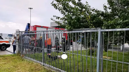 Tragedie în Arad. Un bărbat a murit după ce o poartă metalică a căzut peste el