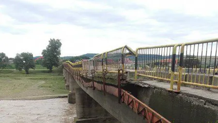 Suceava: Restricţii de viteză şi de tonaj pe podul peste râul Moldoviţa, din cauza precipitaţiilor abundente