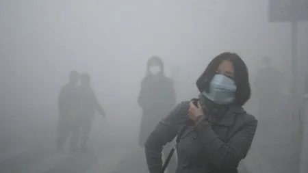 Poluarea atmosferică ucide mai mulţi oameni decât fumatul