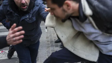 Partidul La Republique En Marche l-a concediat pe Vincent Crase care a lovit protestatari, la manifestaţiile din 1 Mai