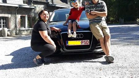 Un alt român vine în ţară cu maşina înmatriculată cu număr preferenţial. Vezi ce mesaj are pentru PSD şi ce i-au spus prietenii