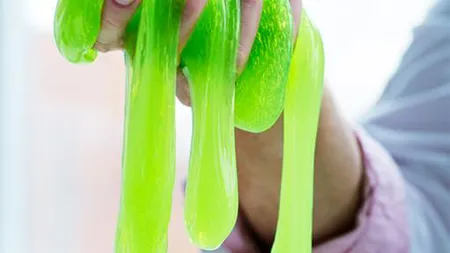 Cum se face slime. 3 reţete de slime simple şi rapide. Distrează-te cu copilul!