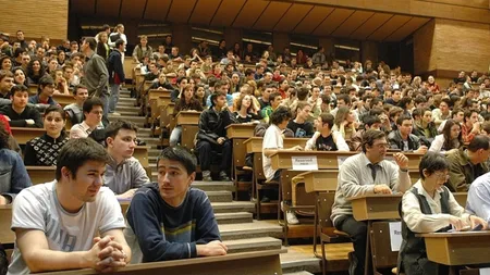 Facultăţile de stat, obligate să asigure cel puţin 10 locuri bugetate tinerilor din sistemul de protecţie socială