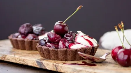 Tarte cu brânză şi cireşe - reţetă pentru vremea secerişului
