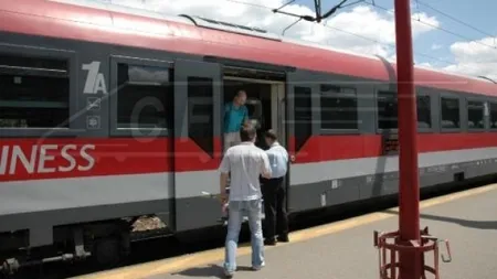 O femeie de 40 de ani a murit în trenul Suceava-Bucureşti. Poliţiştii au deschis dosar de moarte suspectă
