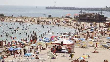 Un bărbat s-a înecat după ce a intrat în mare să salveze o femeie